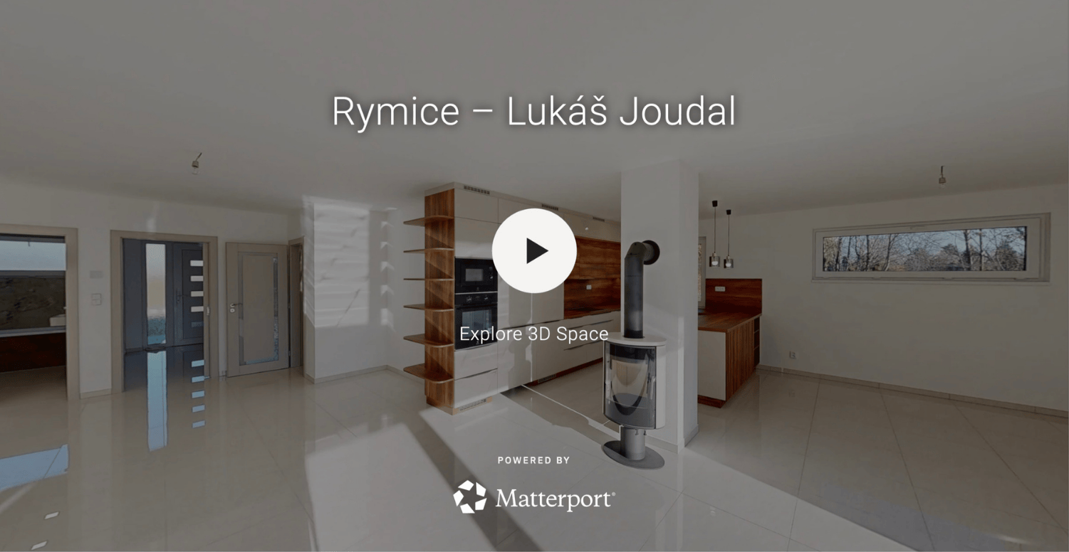 Full-width responsive image